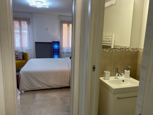 Casabella Chioggia Casa Indipendente Con Corte Exteriör bild